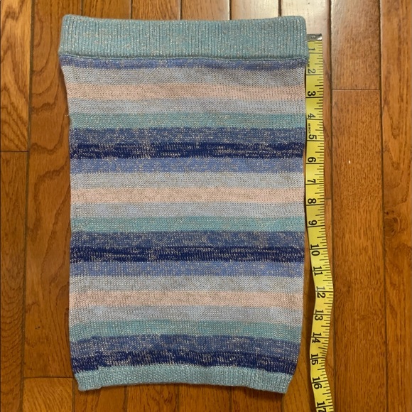 Beautiful knitted mini skirt - Picture 3 of 7